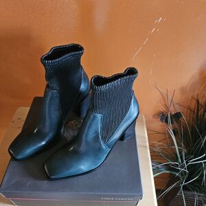 Vince Camuto dark green ankle boots size 8